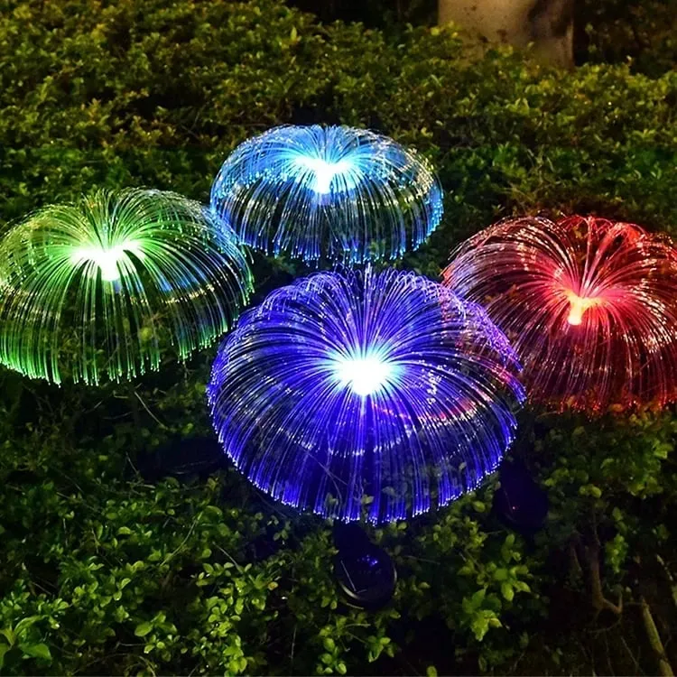 Solarbetriebene Gartenleuchten mit dekorativem Leuchteffekt