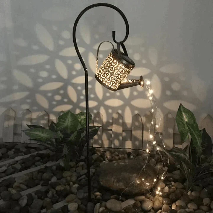 Solar-Gartenleuchte im Gießkannen-Design mit Lichteffekt
