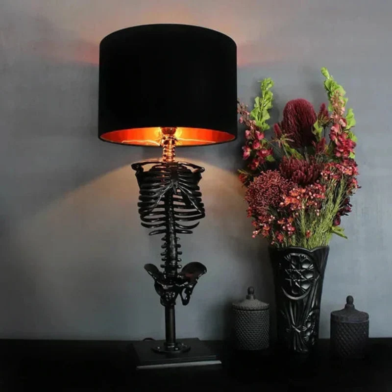 Skelevia Tischleuchte mit Skelettdesign – LED Lampe für dekorative Innenbeleuchtung
