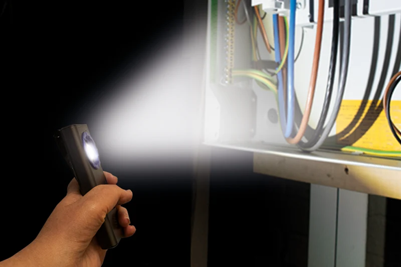 RooStar 1200S | 1200 Lumen | Wiederaufladbare, schlanke Arbeitsleuchte mit Sensor