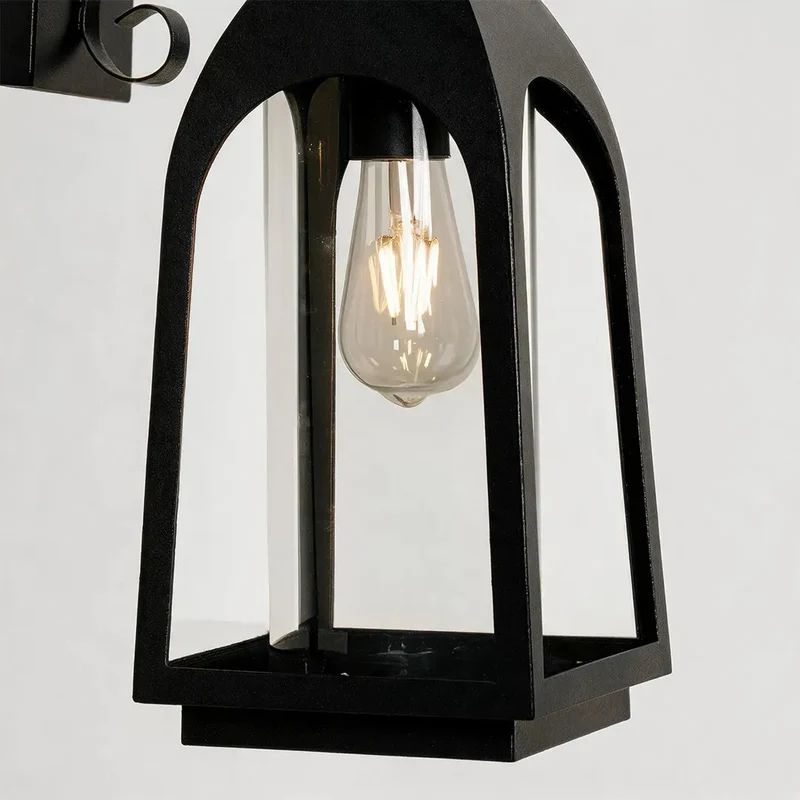 Schwarze Außenwandleuchte mit Glaslaterne