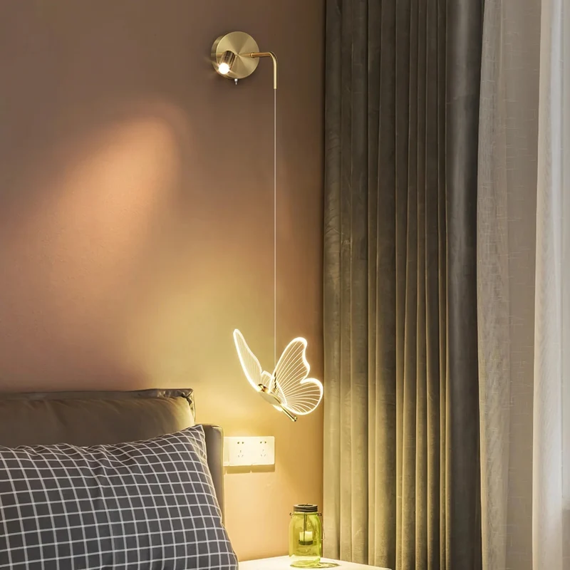 AuriFlora – Wandleuchte mit schmetterlingsförmigem Design