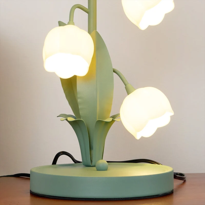 OrchiLume – Tischleuchte mit dekorativem Orchideenmuster
