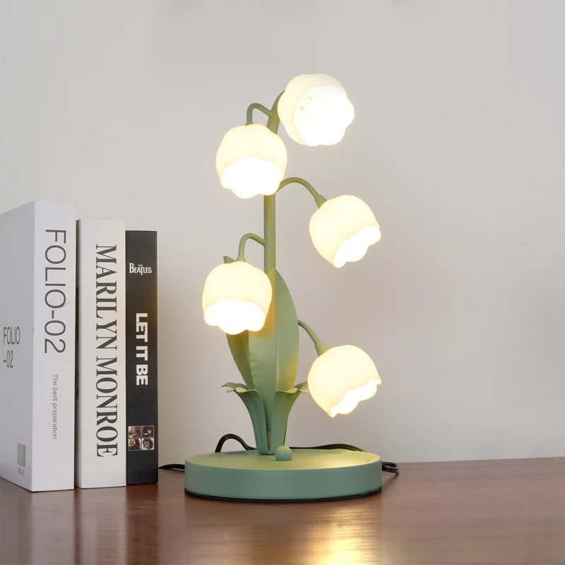 OrchiLume – Tischleuchte mit dekorativem Orchideenmuster