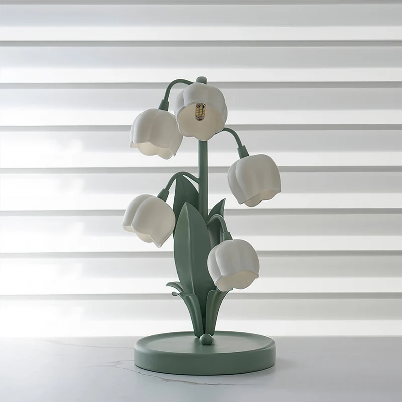 OrchiLume – Tischleuchte mit dekorativem Orchideenmuster